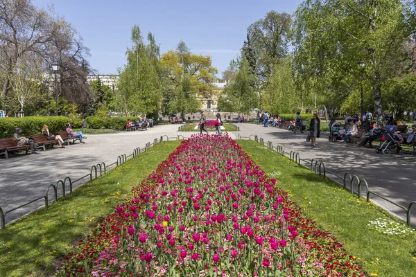 Sofia Bulgária Abril 2019 Jardim Frente Teatro Nacional Ivan Vazov — Fotografia de Stock