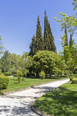Sandanski, Bulgaristan - 29 Nisan 2019: Park St. Vrach'ın Sandanski kasabasında bahar manzarası, Bulgaristan