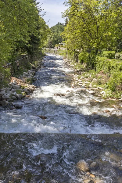 サンダンスキー ブルガリア 2019年4月29日 サンダンスカ ビストリサ川がブルガリアのサンダンスキーの町を通過 — ストック写真