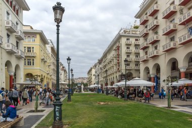 Selanik, Yunanistan - 30 Eylül 2017: Selanik şehir merkezinde Aristotelous Meydanı'nın panoramik manzarası, Orta Makedonya, Yunanistan