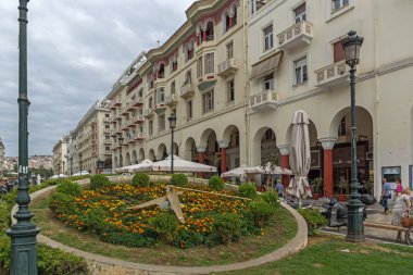 Selanik, Yunanistan - 30 Eylül 2017: Selanik şehir merkezinde Aristotelous Meydanı'nın panoramik manzarası, Orta Makedonya, Yunanistan