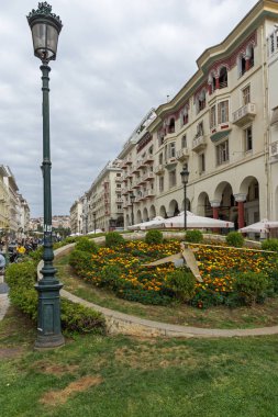 Selanik, Yunanistan - 30 Eylül 2017: Selanik şehir merkezinde Aristotelous Meydanı'nın panoramik manzarası, Orta Makedonya, Yunanistan