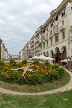 Selanik, Yunanistan - 30 Eylül 2017: Selanik şehir merkezinde Aristotelous Meydanı'nın panoramik manzarası, Orta Makedonya, Yunanistan