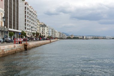 Selanik, Yunanistan - 30 Eylül 2017: Selanik şehrinin sahil caddesi panoraması, Orta Makedonya, Yunanistan