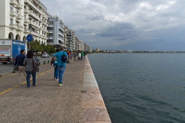 Selanik, Yunanistan - 30 Eylül 2017: Selanik şehrinin sahil caddesi panoraması, Orta Makedonya, Yunanistan