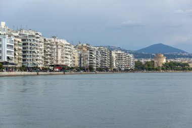 Selanik, Yunanistan - 30 Eylül 2017: Selanik şehrinin sahil caddesi panoraması, Orta Makedonya, Yunanistan