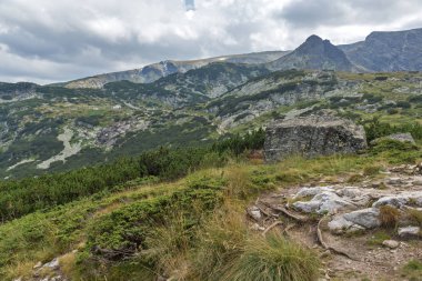 Bulgaristan 'ın Yedi Rila Gölü yakınlarındaki Rila Mountan' ın Yaz Manzarası