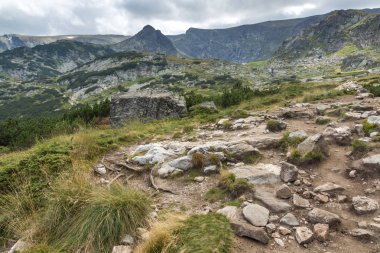 Bulgaristan 'ın Yedi Rila Gölü yakınlarındaki Rila Mountan' ın Yaz Manzarası