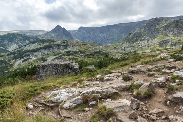 Bulgaristan 'ın Yedi Rila Gölü yakınlarındaki Rila Mountan' ın Yaz Manzarası