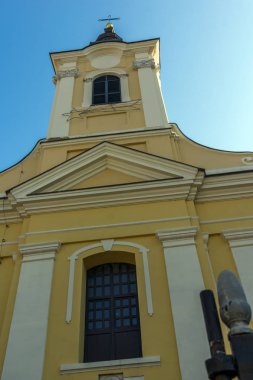 Sremski Karlovci, Voyvodina, Sırbistan - 11 Kasım 2018: Srijemski Karlovci kasabasındaki Ortodoks Aziz Nikolaos Katedrali kilisesi, Voyvodina, Sırbistan