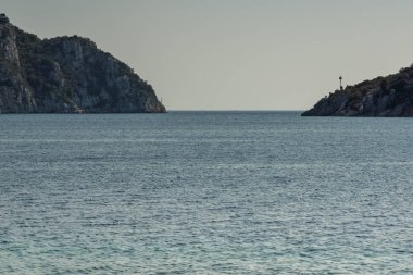 Sithonia yarımadasında Porto Koufo Plajı ile deniz manzarası, Chalkidiki, Orta Makedonya, Yunanistan