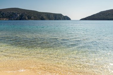 Sithonia yarımadasında Porto Koufo Plajı ile deniz manzarası, Chalkidiki, Orta Makedonya, Yunanistan