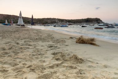 Sithonia yarımadasındaki Kalamitsi Plajı'nın Muhteşem Gündoğumu Panoraması, Chalkidiki, Orta Makedonya, Yunanistan