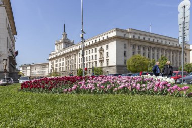 Sofya, Bulgaristan - 24 Nisan 2019: Sofya şehrinde Knyaz Alexander I Meydanı'nın panoramik manzarası, Bulgaristan