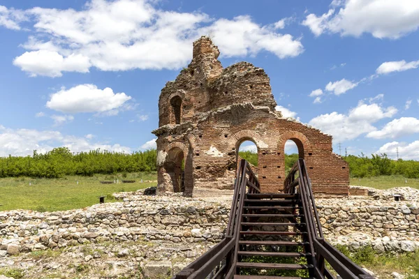 Iglesia Roja Ruinas Basílica Cristiana Bizantina Temprana Cerca Ciudad Perushtitsa —  Fotos de Stock