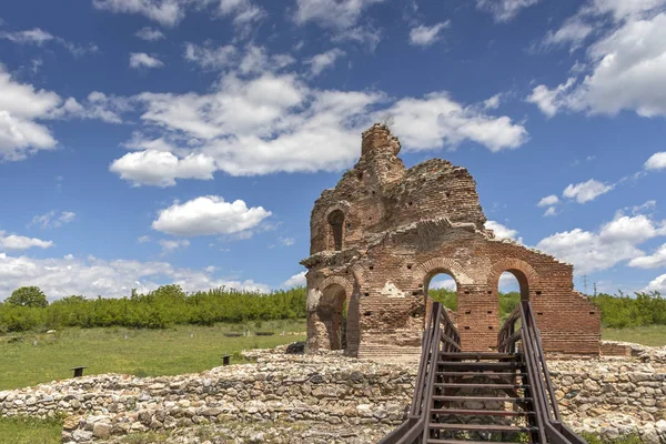 Iglesia Roja Ruinas Basílica Cristiana Bizantina Temprana Cerca Ciudad Perushtitsa —  Fotos de Stock