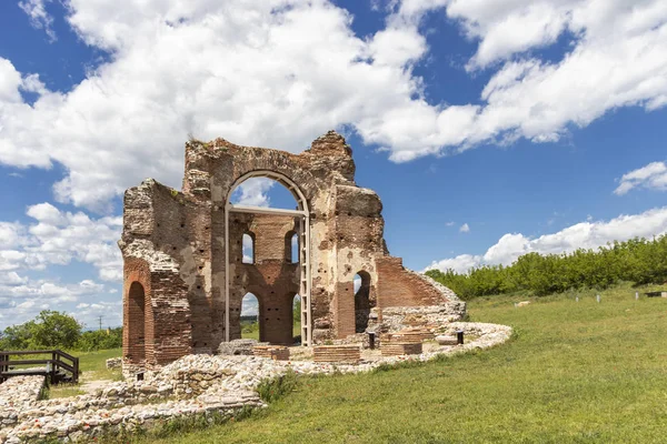 Iglesia Roja Ruinas Basílica Cristiana Bizantina Temprana Cerca Ciudad Perushtitsa —  Fotos de Stock