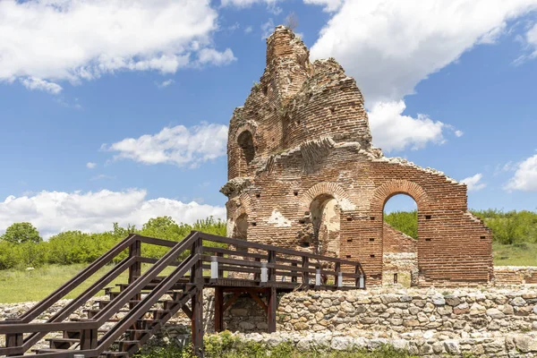Iglesia Roja Ruinas Basílica Cristiana Bizantina Temprana Cerca Ciudad Perushtitsa —  Fotos de Stock