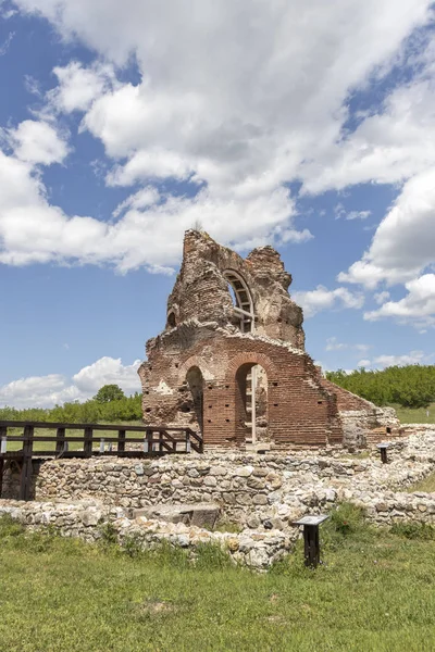 Iglesia Roja Ruinas Basílica Cristiana Bizantina Temprana Cerca Ciudad Perushtitsa —  Fotos de Stock