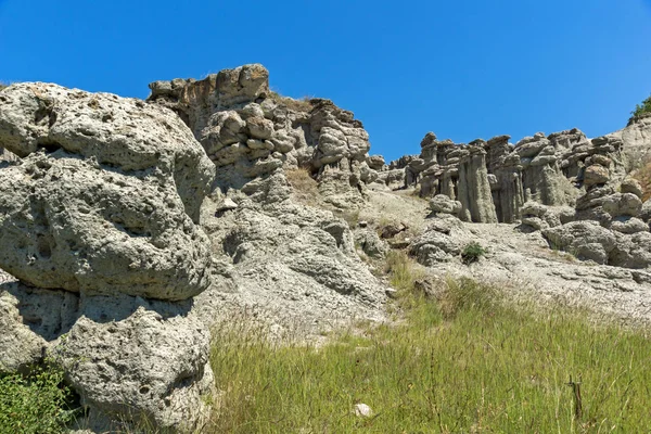 岩の形成と風景 北マケドニア共和国クラトヴォの町の近くにククリカの石人形 — ストック写真