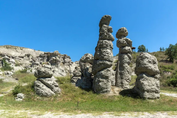岩の形成と風景 北マケドニア共和国クラトヴォの町の近くにククリカの石人形 — ストック写真