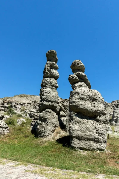 Paisaje Con Formación Rocosa Las Muñecas Piedra Kuklica Cerca Ciudad — Foto de Stock