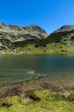 Mozgovishka geçidi yakınlarındaki Prevalski gölleri ile Amazing Manzara, Pirin Dağı, Bulgaristan