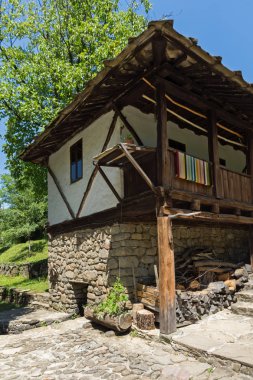 Etar, Gabrovo, Bulgaristan- 6 Temmuz 2018: Etar köyünde (Etara) Gabrovo kasabası yakınlarındaki eski bir değirmen, Bulgaristan