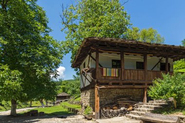 Etar, Gabrovo, Bulgaristan- 6 Temmuz 2018: Etar köyündeeski ev (Etara) Gabrovo kasabası yakınlarında, Bulgaristan