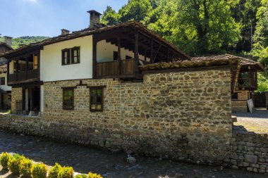 Etar, Gabrovo, Bulgaristan- 6 Temmuz 2018: Etar köyündeeski ev (Etara) Gabrovo kasabası yakınlarında, Bulgaristan