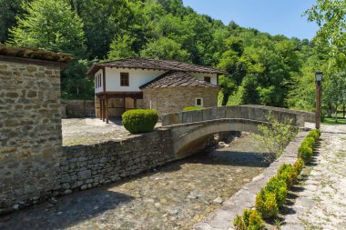 Etar, Gabrovo, Bulgaristan- 6 Temmuz 2018: Etar köyündeeski ev (Etara) Gabrovo kasabası yakınlarında, Bulgaristan