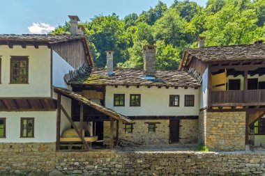 Etar, Gabrovo, Bulgaristan- 6 Temmuz 2018: Etar köyündeeski ev (Etara) Gabrovo kasabası yakınlarında, Bulgaristan