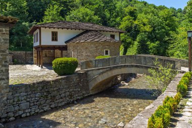 Etar, Gabrovo, Bulgaristan- 6 Temmuz 2018: Etar köyündeeski ev (Etara) Gabrovo kasabası yakınlarında, Bulgaristan