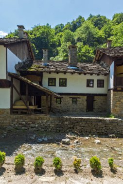 Etar, Gabrovo, Bulgaristan- 6 Temmuz 2018: Etar köyündeeski ev (Etara) Gabrovo kasabası yakınlarında, Bulgaristan