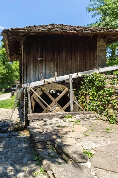 埃塔尔 加布罗沃 保加利亚 2018年7月6日 保加利亚加布罗沃镇附近的民族村埃塔尔 埃塔拉 的一家老磨坊 — 图库照片