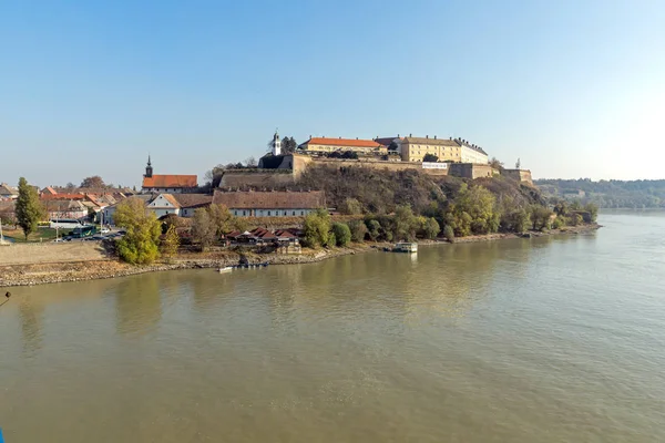 Novi Sad Vajdaság Szerbia November 2018 Városkép Duna Folyóhoz Újvidéki — Stock Fotó