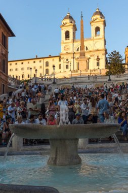 Roma, İtalya - 23 Haziran 2017: Roma şehrinde İspanyol Merdivenleri ve Piazza di Spagna'nın gün batımı görünümü, İtalya
