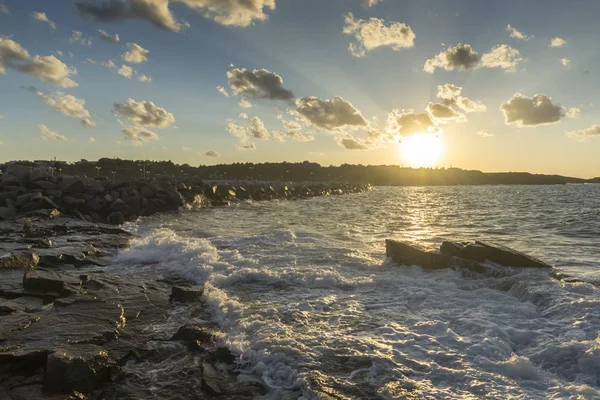 Zonsondergang Zeegezicht Van Rotsen Aan Kust Van Chernomorets Burgas Regio — Stockfoto