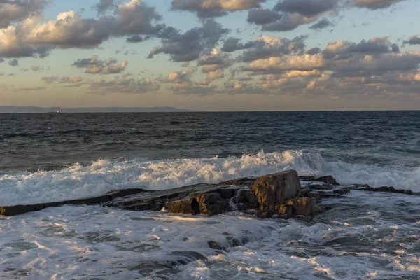 Puesta Sol Paisaje Marino Las Rocas Costa Chernomorets Región Burgas —  Fotos de Stock