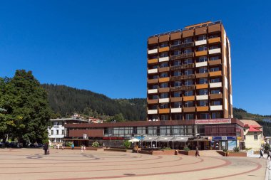 Chepelare, Bulgaristan - 14 Ağustos 2018: Ünlü Bulgar kayak merkezi Chepelare,Smolyan Region, Bulgaristan