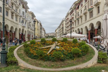 Selanik, Yunanistan - 30 Eylül 2017: Selanik şehir merkezinde Aristotelous Meydanı Panoraması, Orta Makedonya, Yunanistan