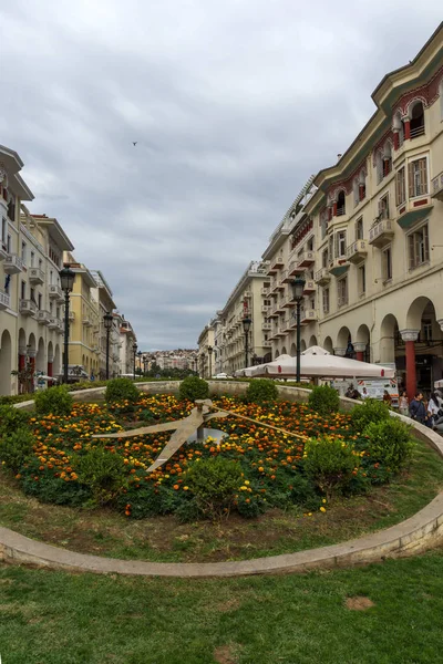 Selanik, Yunanistan - 30 Eylül 2017: Selanik şehir merkezinde Aristotelous Meydanı Panoraması, Orta Makedonya, Yunanistan