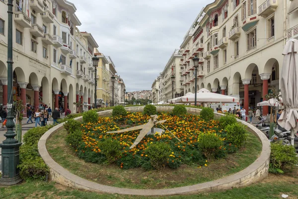 Selanik, Yunanistan - 30 Eylül 2017: Selanik şehir merkezinde Aristotelous Meydanı Panoraması, Orta Makedonya, Yunanistan