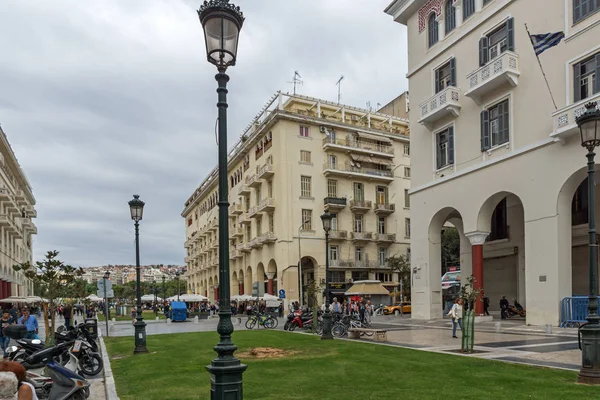 Selanik, Yunanistan - 30 Eylül 2017: Selanik şehir merkezinde Aristotelous Meydanı Panoraması, Orta Makedonya, Yunanistan