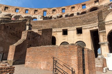 Roma, İtalya - 24 Haziran 2017: Roma şehrinde Kolezyum'un iç kısmının panoraması, İtalya