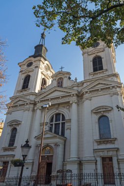 Sremski Karlovci, Voyvodina, Sırbistan - 11 Kasım 2018: Srijemski Karlovci kasabasındaki Ortodoks Aziz Nikolaos Katedrali kilisesi, Voyvodina, Sırbistan