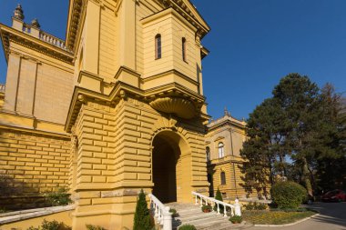 Sremski Karlovci, Voyvodina, Sırbistan - 11 Kasım 2018: Srijemski Karlovci kasabasındaPatrik Sarayı, Voyvodina, Sırbistan