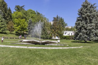Sandanski, Bulgaristan-29 Nisan 2019: Sandanski kentinde Park St. Vrach Panoraması, Bulgaristan