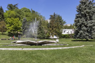 Sandanski, Bulgaristan-29 Nisan 2019: Sandanski kentinde Park St. Vrach Panoraması, Bulgaristan