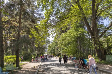 Sandanski, Bulgaristan-29 Nisan 2019: Sandanski kentinde Park St. Vrach Panoraması, Bulgaristan